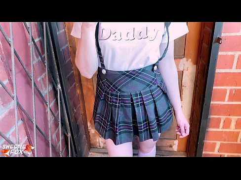❤️ A menina da escola chupa profundamente a piça e fode em vez de aulas. ️❌ Porno real em nós